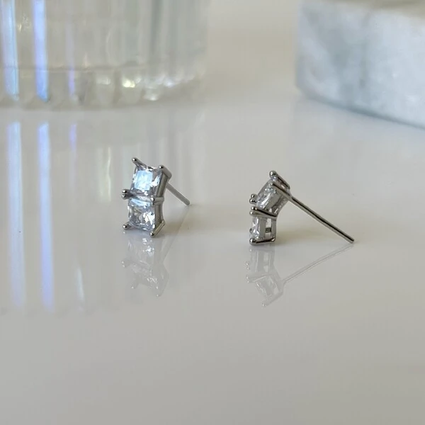 Brinco Vita zircônias brancas prata 925