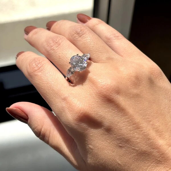 Anel Blake oval zircônia branca prata 925