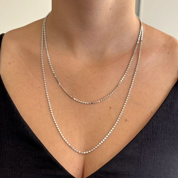 Colar Urban bolinhas lisas achatadas ródio branco (60cm)