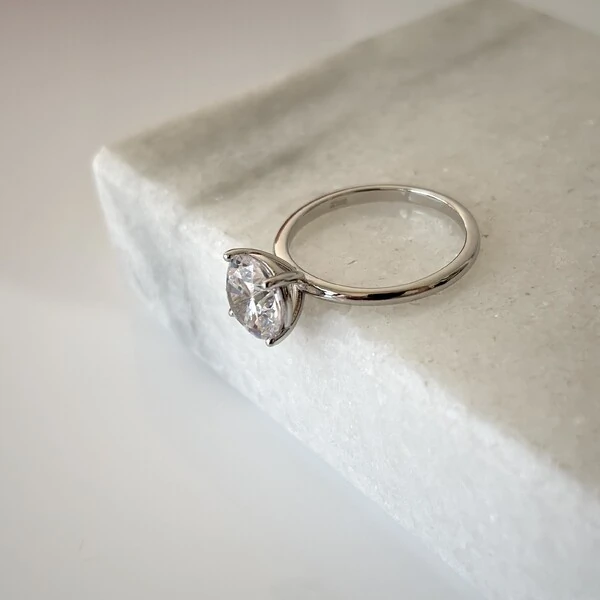 Anel solitário Ravena zircônia branca prata 925