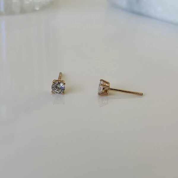 Brinco solitário ponto de luz prata 925 banho ouro (4mm)