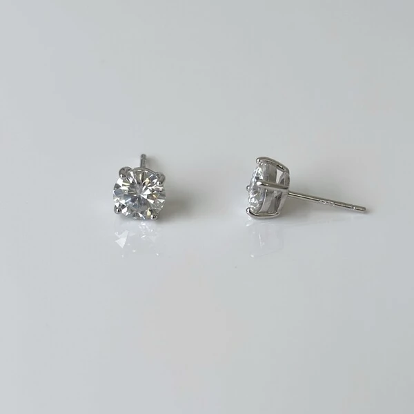 Brinco solitário ponto de luz Moissanite 1.0ct prata 925 (6.5mm)