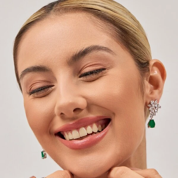 Brinco Beatrice esmeralda fusion ródio branco