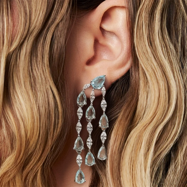 Brinco Esther gotas zircônias água marinha ródio branco