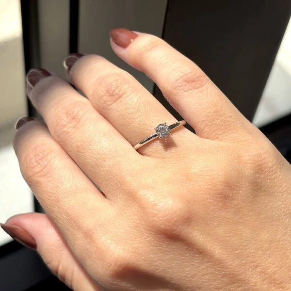 Anel solitário Doha zircônia branca prata 925