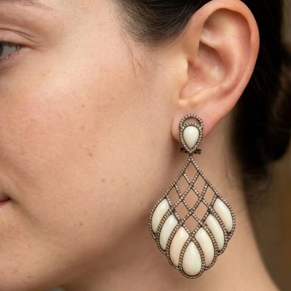 Brinco Lina cravejado ródio negro