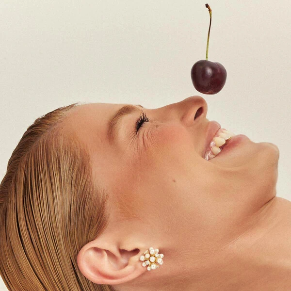 Brinco Bloom pérolas e zircônias ouro