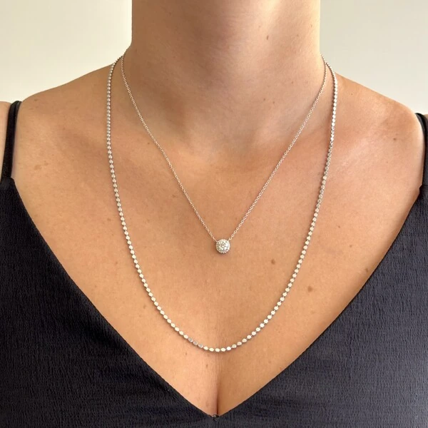 Colar Urban bolinhas lisas achatadas ródio branco (60cm)