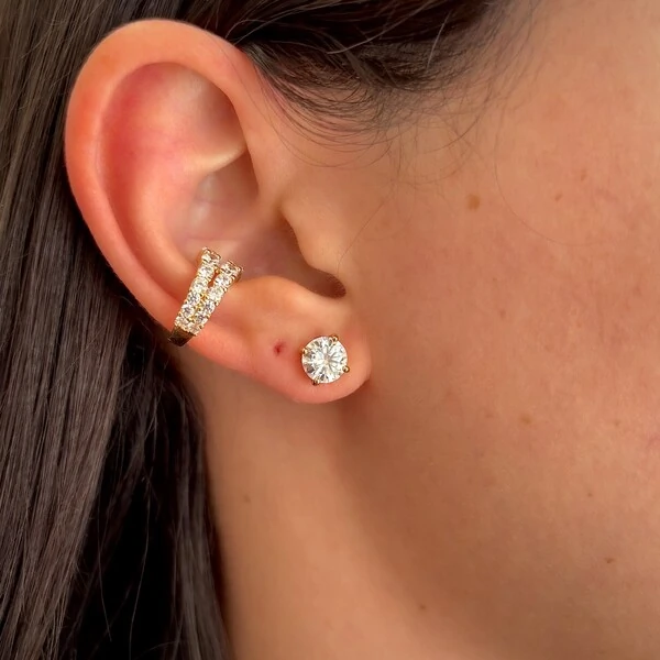 Brinco solitário ponto de luz Moissanite 1.0ct prata 925 banho ouro (6.5mm)