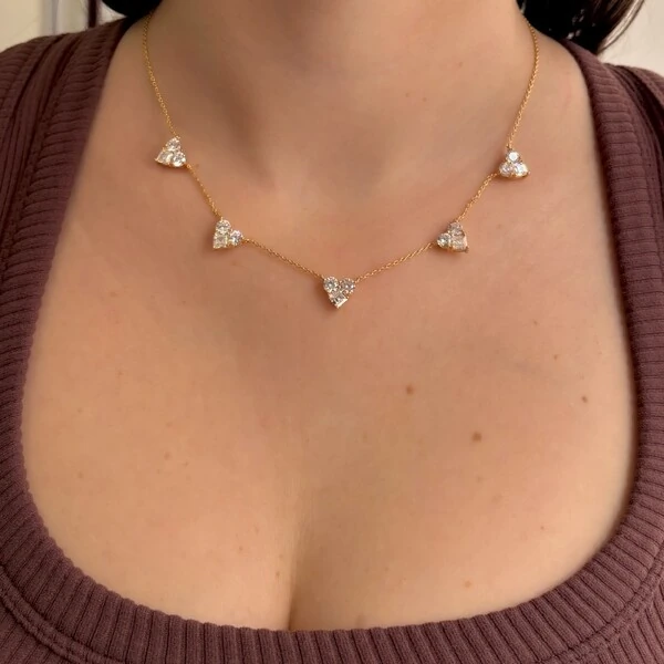 Colar Isa coração zircônias brancas ouro