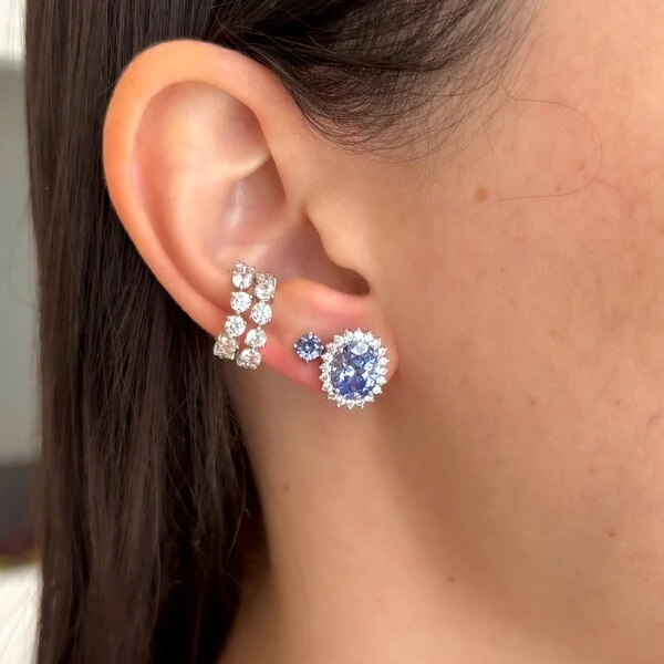 Brinco Livia oval zircônia tanzanita prata 925