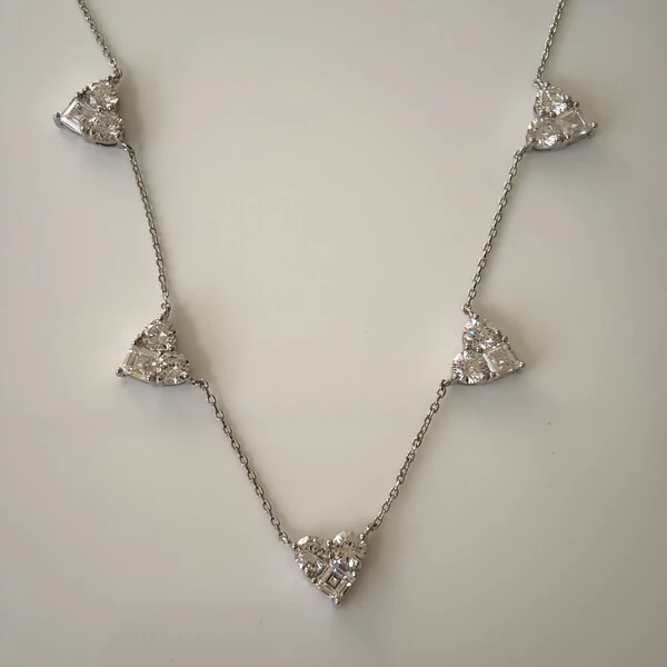 Colar Isa coração zircônias brancas ródio branco