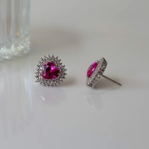 Brinco coração cravejado zircônias turmalina pink prata 925