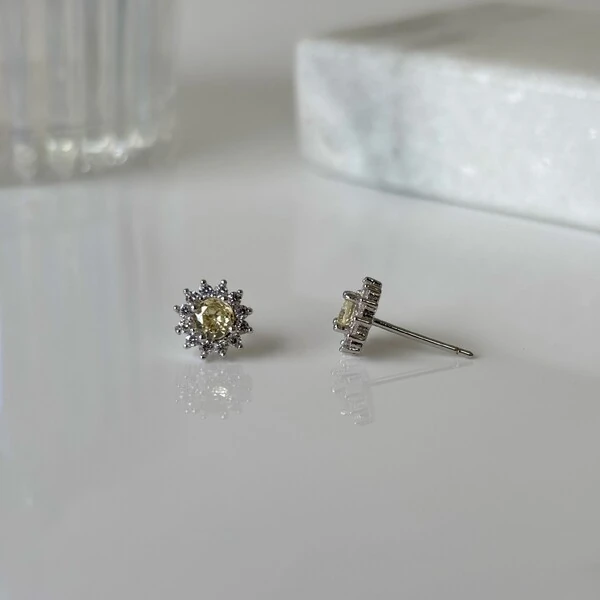 Brinco Molly redondo zircônias fancy yellow ródio branco
