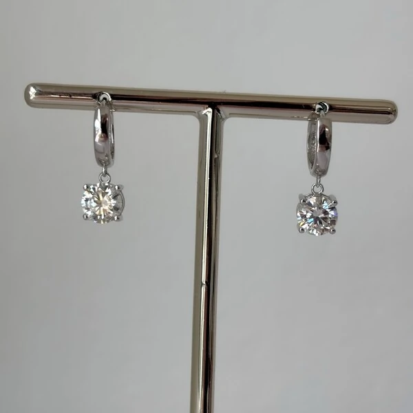 Brinco argola ponto luz Moissanite 1.0ct prata 925 (6.5mm)