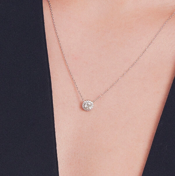 Colar solitário cravejado ponto de luz Moissanite 0.5ct prata 925 (5mm)