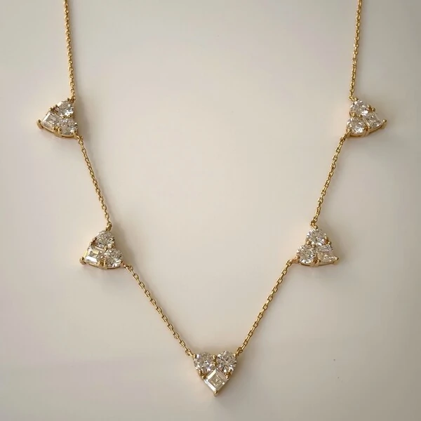 Colar Isa coração zircônias brancas ouro