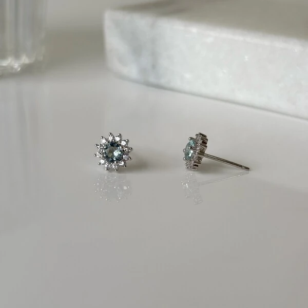 Brinco Molly redondo zircônias água marinha ródio branco