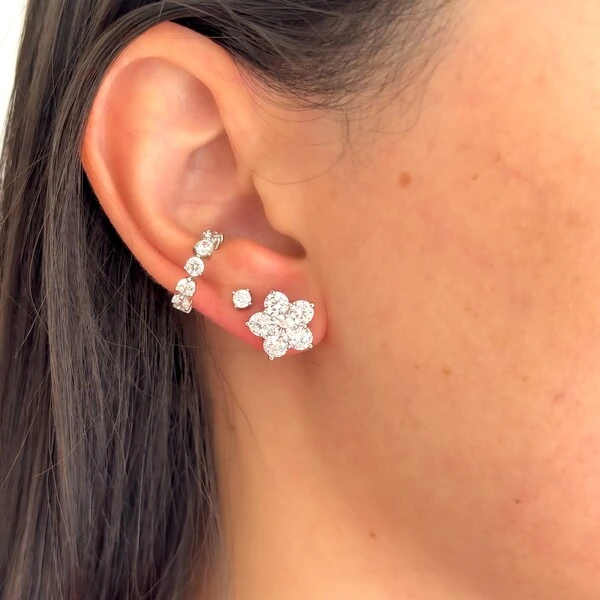 Brinco flor Martini zircônias brancas ródio branco