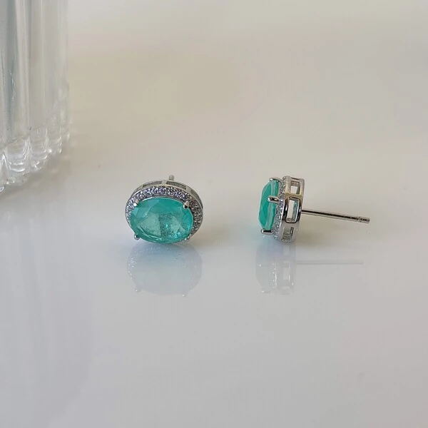 Brinco Ellie oval esmeralda colombiana fusion prata 925