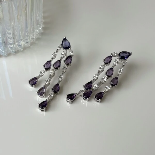 Brinco Esther gotas zircônias tanzanita ródio branco