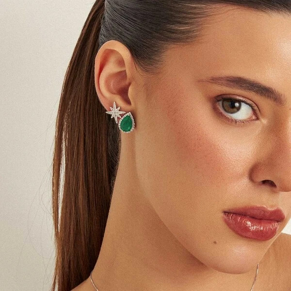 Brinco gota Dubai esmeralda fusion ródio branco