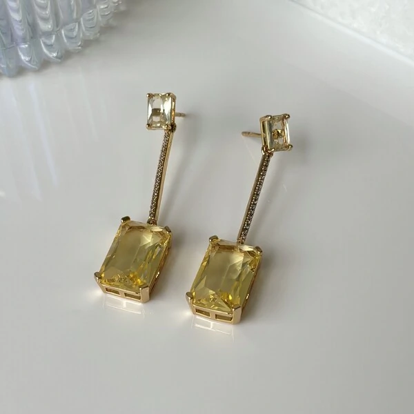 Brinco Amanda zircônias fancy yellow ouro