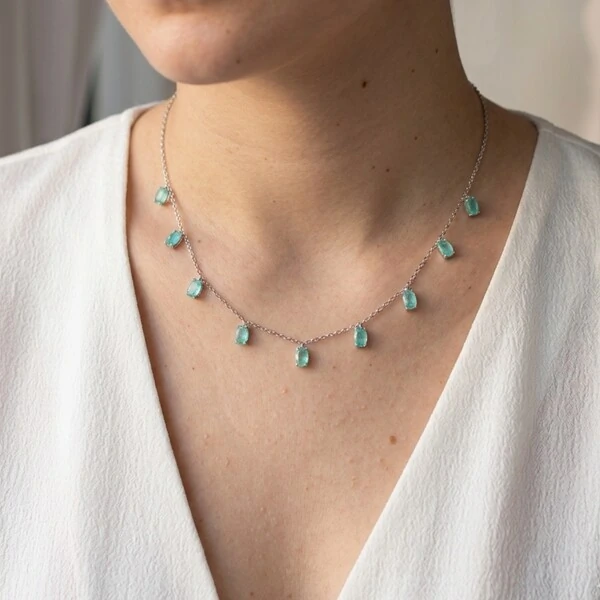 Colar Betty ovais esmeralda colombiana fusion prata 925