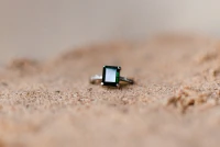 Anel Ouro 18k com Turmalina Verde e Brilhantes