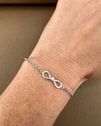 Pulseira Ouro 18k com Centro Formato Infinito Cravado de Brilhantes