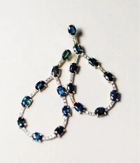 Brinco em Ouro Amarelo 18K com Brilhantes e Safiras Azuis