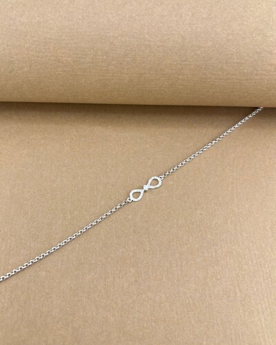 Foto Pulseira Ouro 18k com Centro Formato Infinito Cravado de Brilhantes