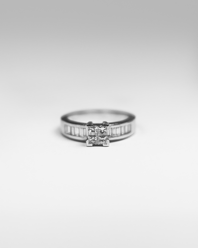 FotoAliança Em Ouro Branco 18k Baguetes e Carre