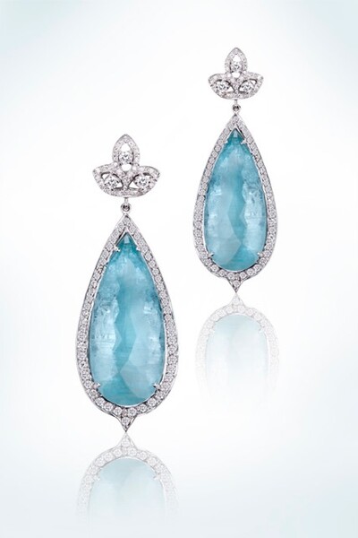 Foto Brinco em Ouro Branco 18K com Brilhantes e Gota de Água Marinha