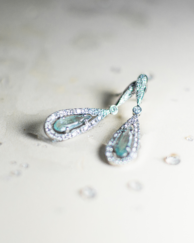 FotoBrinco em Ouro Branco 18K com Brilhantes e Gota Turmalina Paraíba