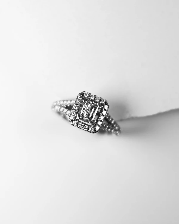 Anel Ouro Branco 18k Com Diamantes