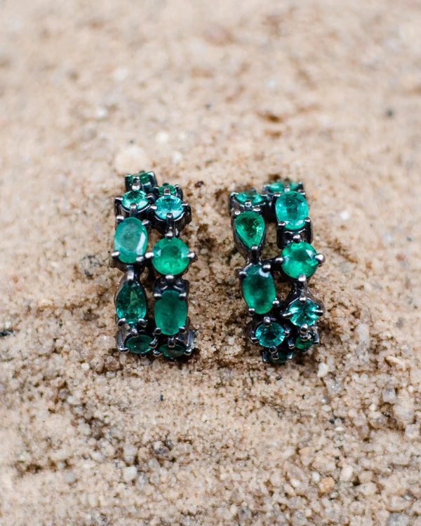 Brinco Ouro 18K com Esmeraldas