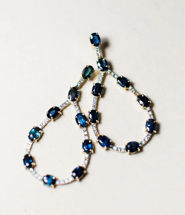 Brinco em Ouro Amarelo 18K com Brilhantes e Safiras Azuis