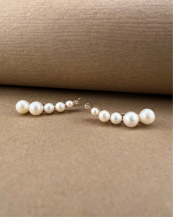 Brinco Earcuff de Ouro 18K com Pérolas e Brilhantes