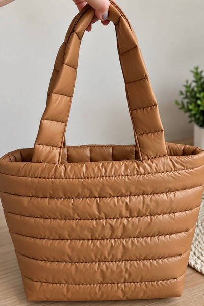Foto Bolsa Tote Puffer em nylon Caramelo