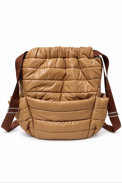 Foto Bolsa Mochila Puffer em nylon Caramelo