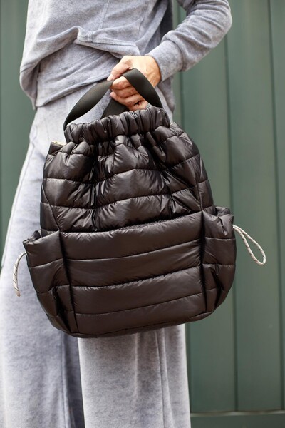 Foto Bolsa Mochila Puffer em nylon Preta