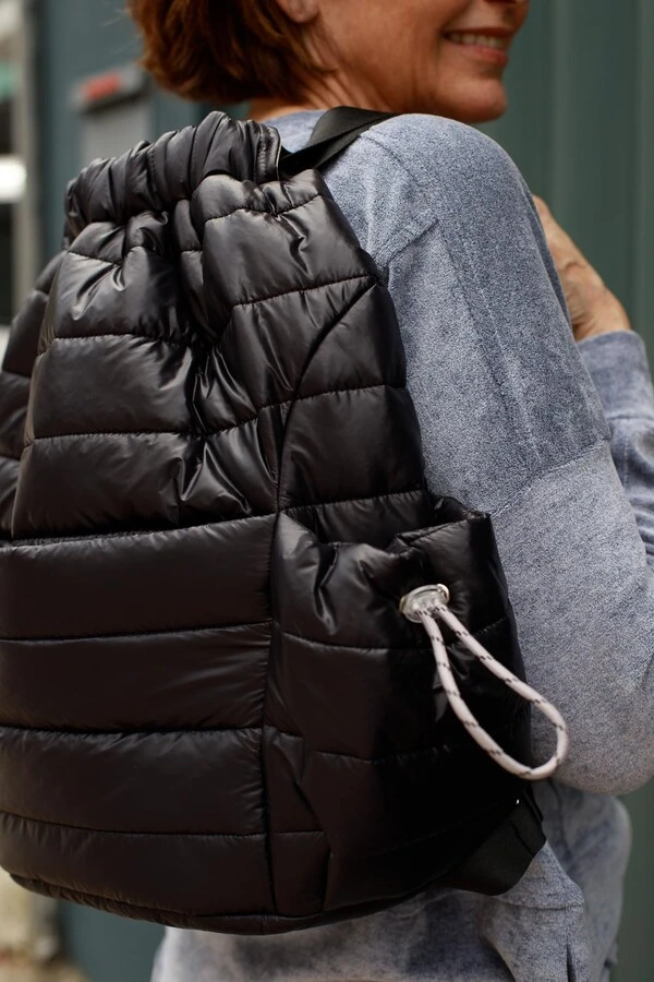 Bolsa Mochila Puffer em nylon Preta