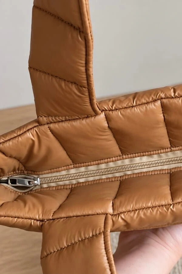 Bolsa Tote Puffer em nylon Caramelo