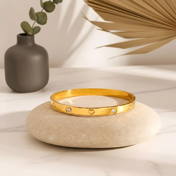 Bracelete Rígido Coração Cravejado Valentina