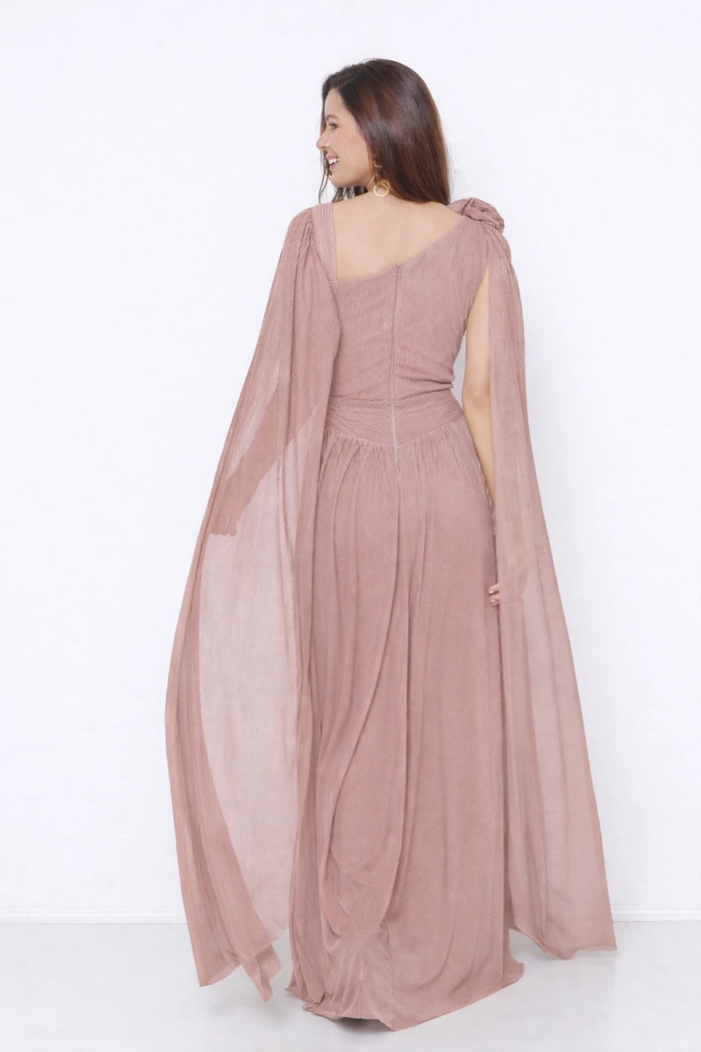 FotoVestido Izabele Tule Manga Capa Detalhe Em Flor