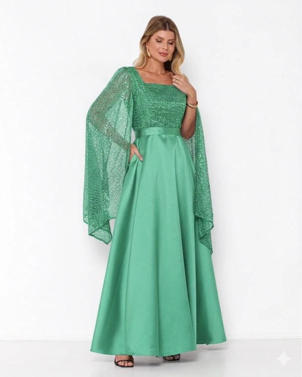 Vestido Suellen Manga Capa Com Brilho