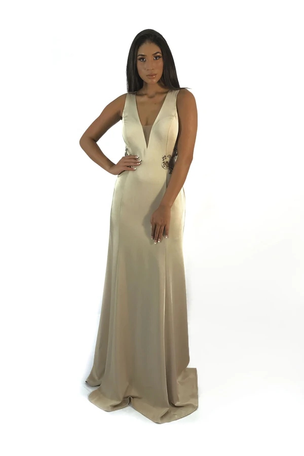 Vestido longo com aplicações
