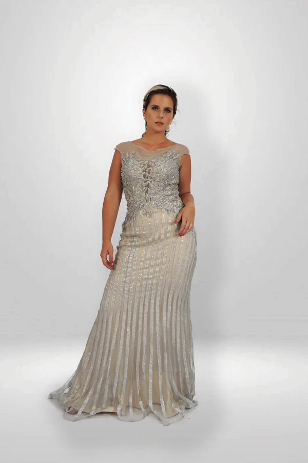 Vestido sereia longo bordado e rebordado com pedrarias