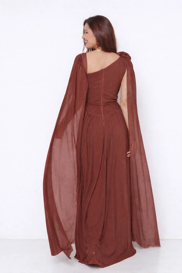 Vestido Izabele Tule Manga Capa Detalhe Em Flor